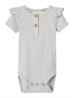 Lil' Atelier Fleura SS schlanker Body – Vapour Blue