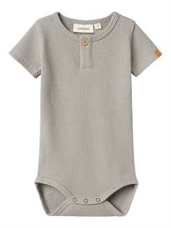 Lil' Atelier Diem SS schlanker Body – Forest Fog